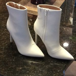 Look brand new. Worn once